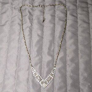 WLIND Elegant Crystal V Necklace Classic Statement Piece 6065